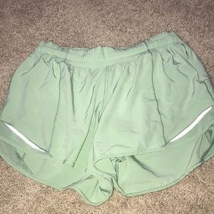 NWOT Lululemon Hotty Hot shorts